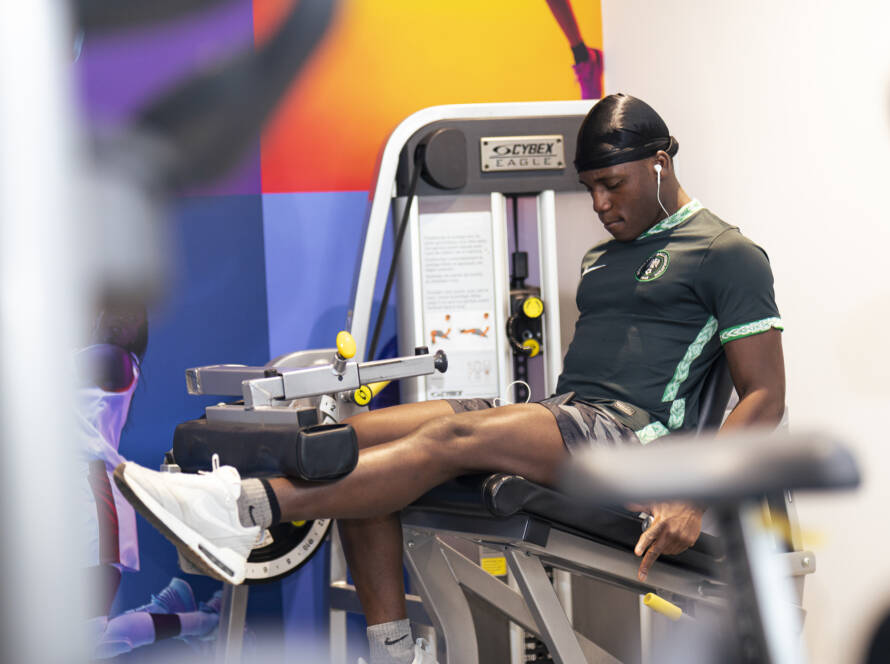 Patient en cours de musculation des membres inférieurs